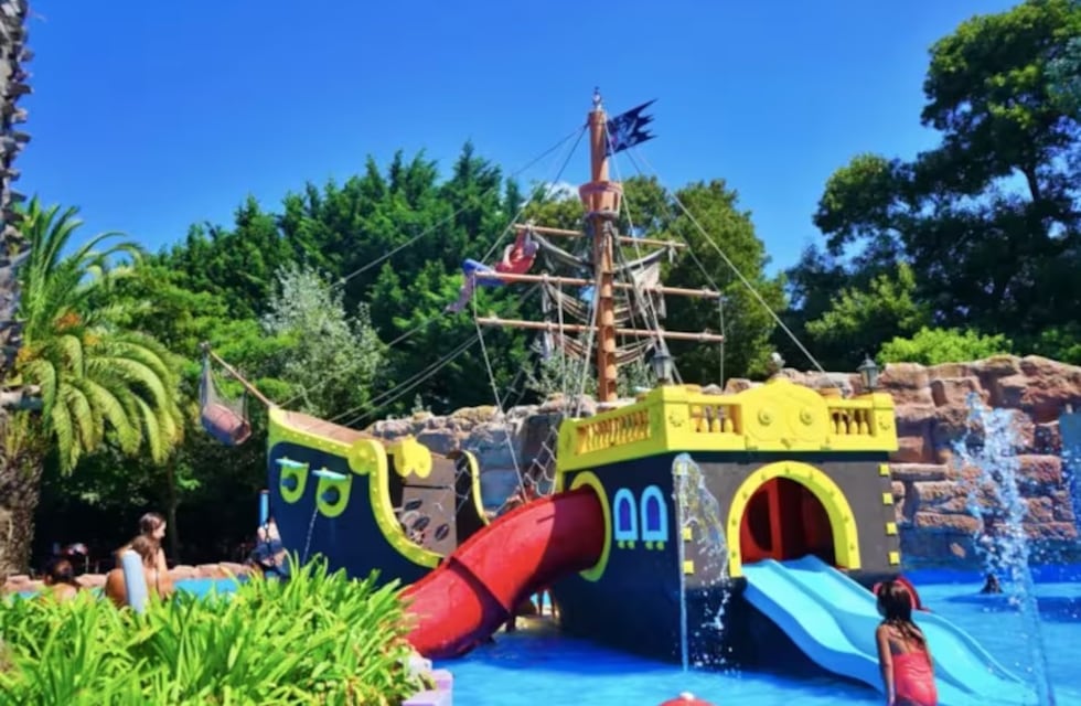 Tres parques acuáticos imperdibles en la Costa Atlántica para disfrutar en familia cuando no hay playa