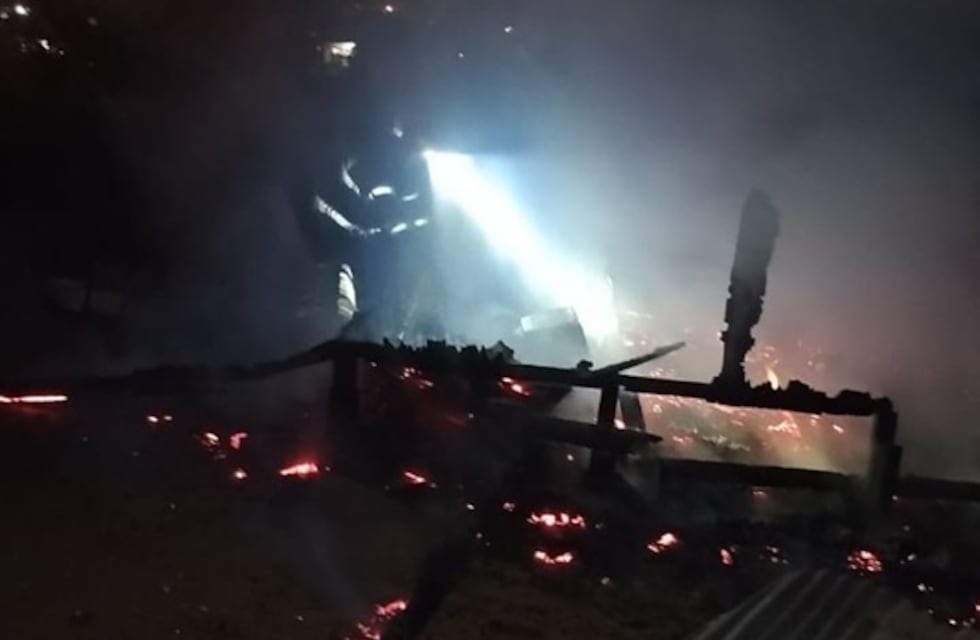 Wanda: un incendio destruyó una vivienda en el barrio Kállsten II