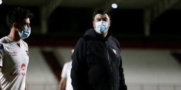 El entrenador rojinegro reconoció que no encontraron la forma de llegar al área rival "con más gente". (TyC Sports)