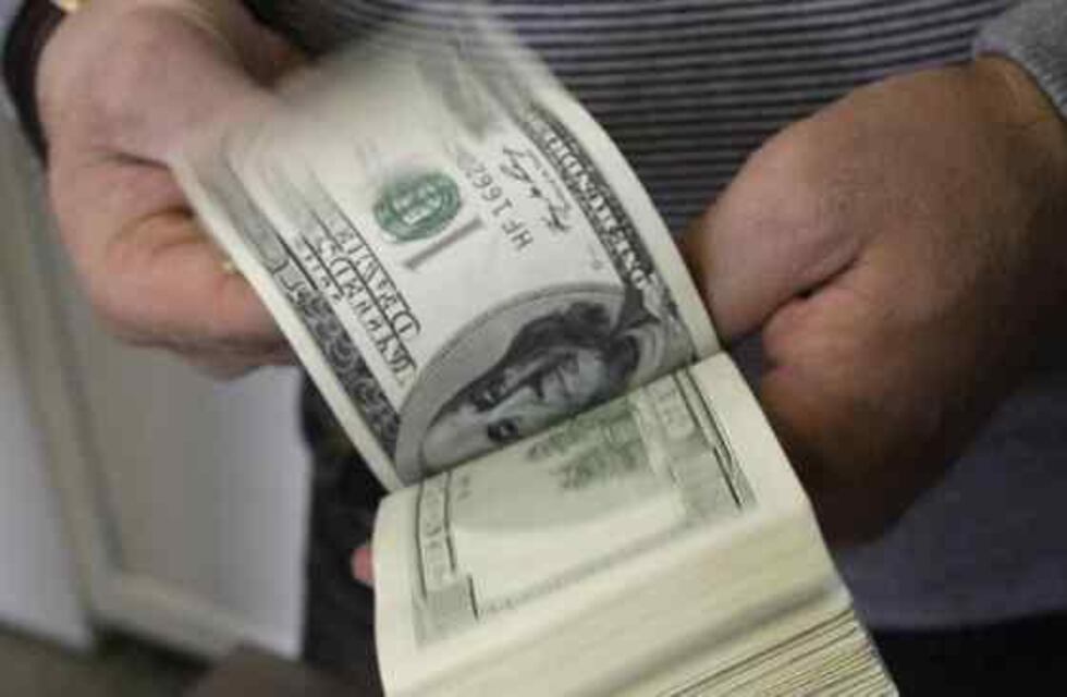 Dólar blue en Rosario: la divisa paralela se desplomó nuevamente en una semana inestable
