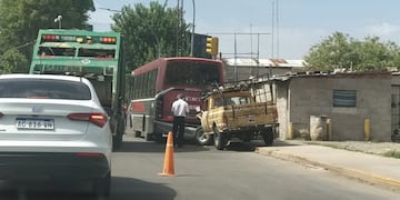 El tránsito tuvo una mañana complicada,. por un choque en Juan B. Justo.