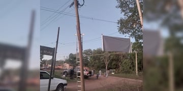 Intento de robo de energía provocó un apagón general y dejó un hombre gravemente herido en Iguazú.