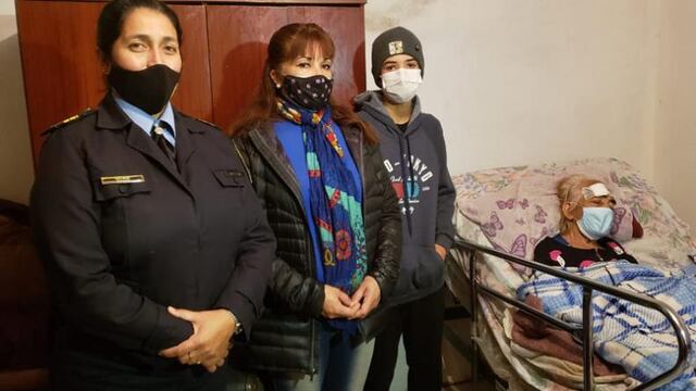 La oficial operadora del 911 guió por teléfono las maniobras para salvar la vida de la mujer.