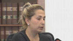 Una madre denunciante de la maestra de La Plata contó que ya fue separada de su cargo en otro colegio.