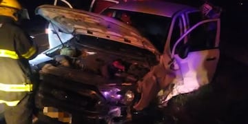El vehículo en el que se trasladaba la víctima que sufrió el golpe del tráiler.