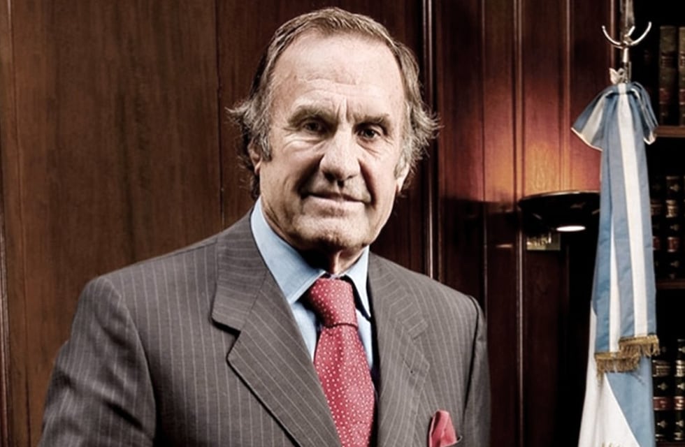 Empeoró el cuadro de salud de Carlos Reutemann y fue trasladado a terapia intensiva