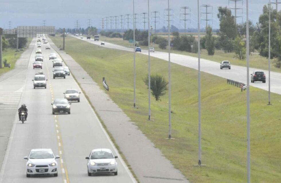 Delincuentes atacaron a un colectivo en Córdoba y se llevaron las pertenencias de los pasajeros