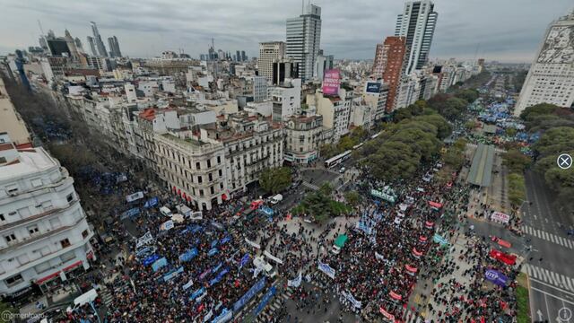 La masiva movilización que se vio en la zona del Obelisco durante este miércoles.