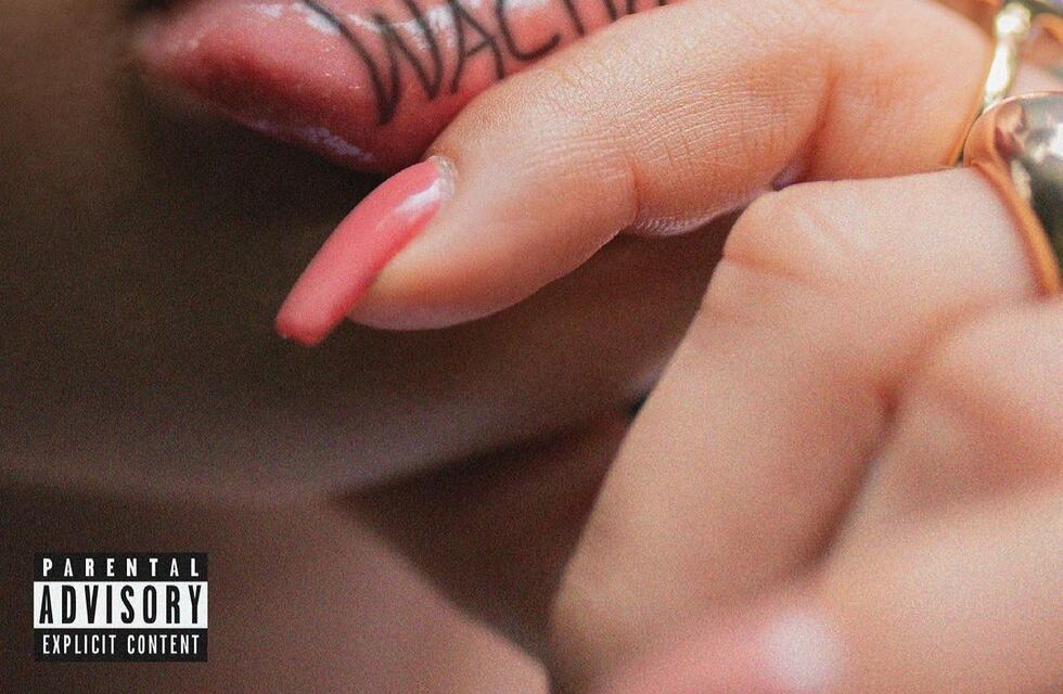 Influencers se escribieron “Wacha” en la boca para promocionar lo nuevo de Khea y Duki