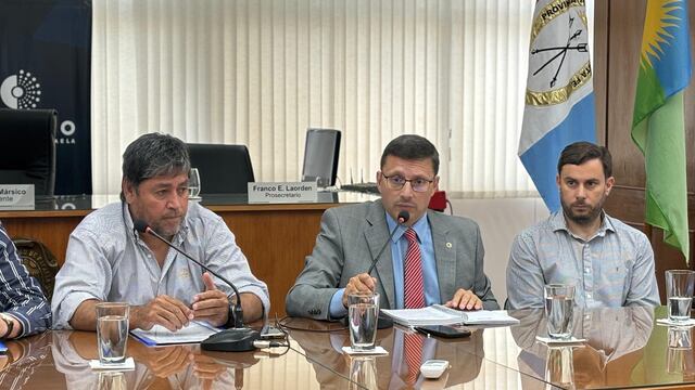 Alejandro Baez (presidente de Peñarol), Lisandro Mársico (Presidente del Concejo Municipal) y Hugo Morel, Secretario de Deportes y Recreación del Municipio.