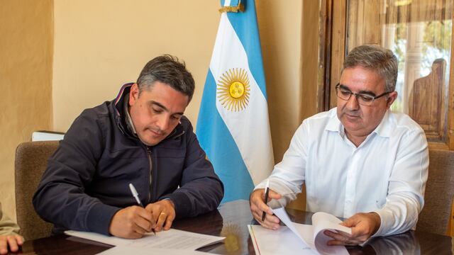 Jalil y el intendente de El Rodeo firmaron un convenio de ampliación de obras en el Hospital Regional de Ambato