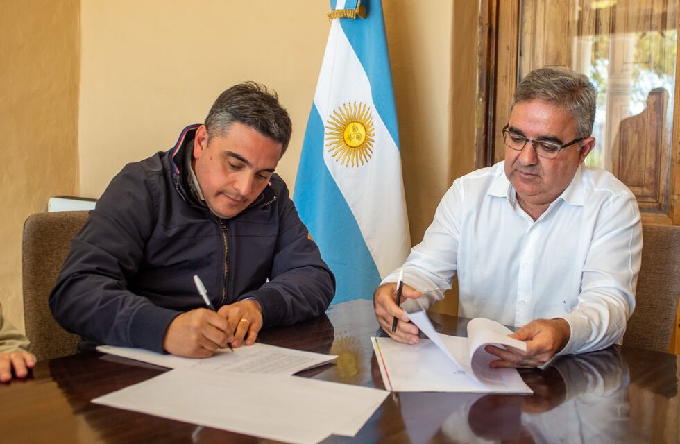 Jalil y el intendente de El Rodeo firmaron un convenio de ampliación de obras en el Hospital Regional de Ambato