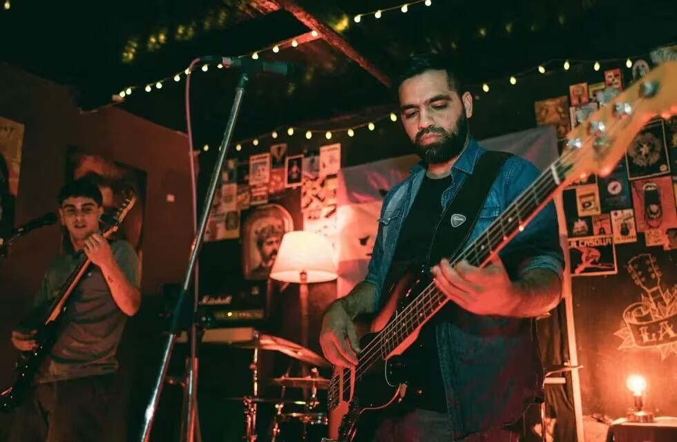 Ustedirá, la banda de rock de Tránsito, presentó “La hija del Rokandroll”