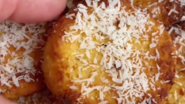 Galletitas de coco sin gluten con solo 4 ingredientes.