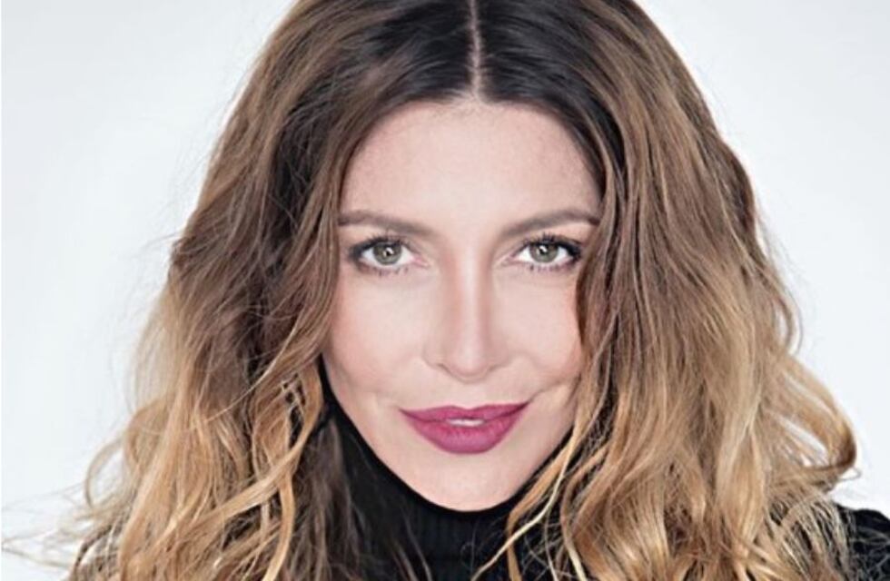 Mónica Ayos sorprendió al posar en primer plano, de espaldas y en microbikini