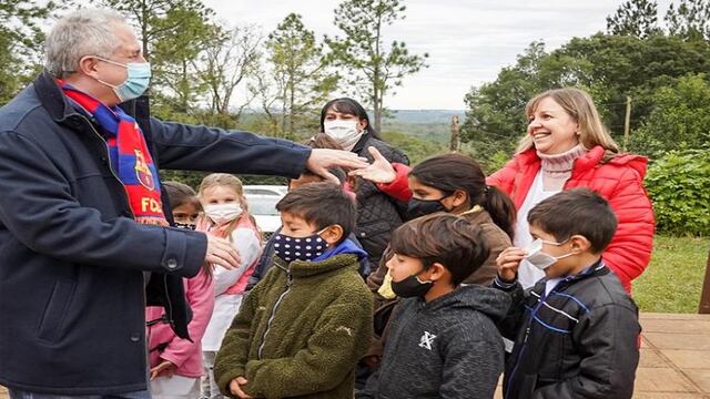 Almafuerte: entregaron libros y elementos deportivos a la Escuela 61 de paraje Acuña.