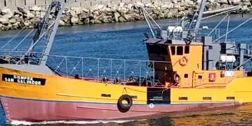 El pesquero Siempre San Salvador se hundió en Mar del Plata.