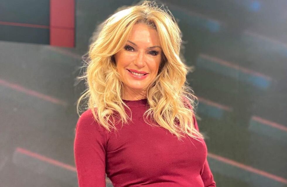 Yanina Latorre sorprendió al bailar en el caño en top y minishort