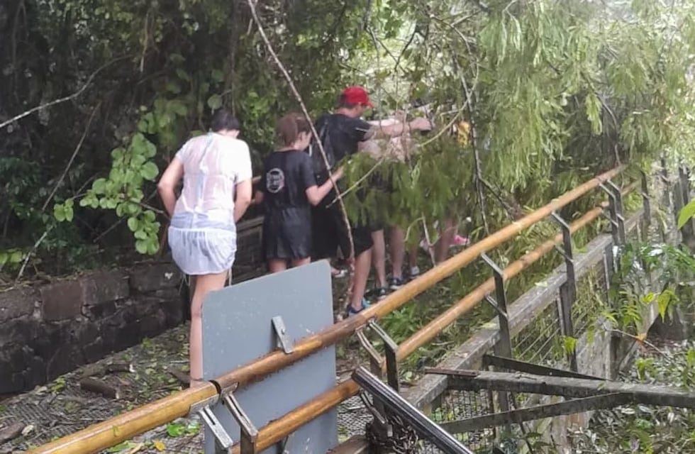 Puerto Iguazú: a causa del temporal tuvieron que evacuar el paseo Garganta del Diablo