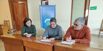 "El PRO Rosaleño cajonea desde hace meses el proyecto para transparentar el manejo del millonario fondo educativo", afirman desde la oposición.