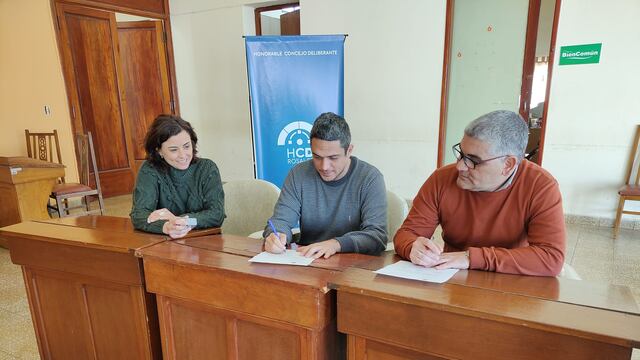 "El PRO Rosaleño cajonea desde hace meses el proyecto para transparentar el manejo del millonario fondo educativo", afirman desde la oposición.