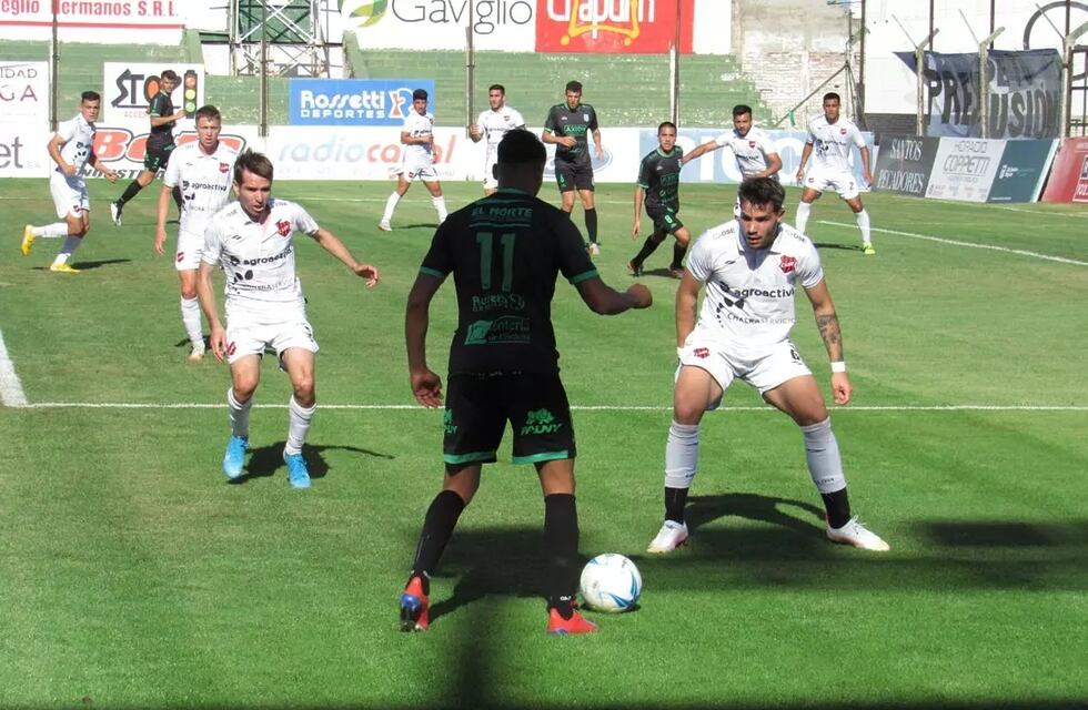 La verde cayo como local frente a Douglas Haig