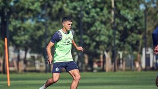 El paraguayo Ramón Sosa trabajó a fondo en el CARD,  y luego tuvo un encuentro con una hincha de 76 años que hizo emocionar a todos. (Prensa Talleres)