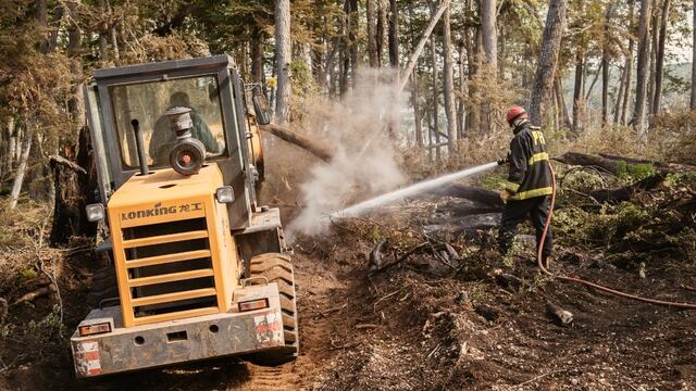Arde Tierra del Fuego: el incendio continúa activo en la Reserva Provincial
