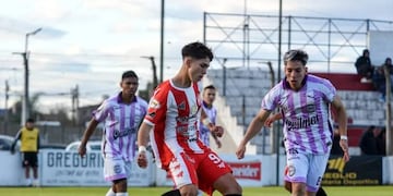 Thiago Hirigoyen, nueva incorporación de Talleres, jugando para Cañuelas FC en la B Metropolitana