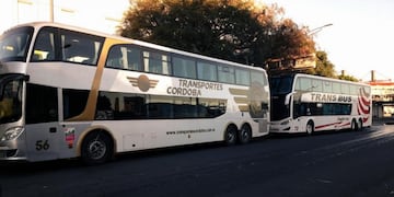 La protesta de los propietarios de colectivos de viajes de compras (foto del periodista Javier Sassi).