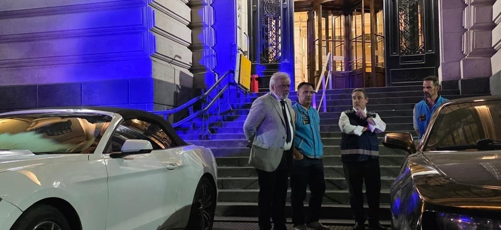 Un juez federal de Misiones ordenó allanamientos en el AMBA por contrabando de autos de alta gama.