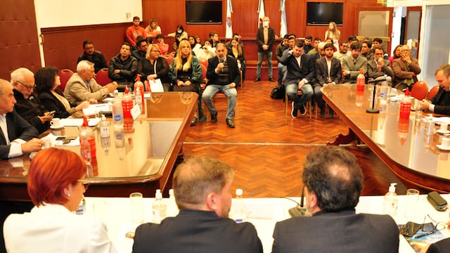 El intendente Raúl Jorge participó junto a otros jefes comunales, de la reunión convocada por la Comisión de Asuntos Institucionales de la Legislatura, para opinar sobre la reforma parcial de la Constitución Provincial.