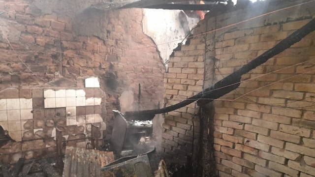 Daños totales rgistró la vivienda de calle Belgrano de Maipú tras el incendio. En el siniestro resultaron con graves heridas un menor y dos adultos. Gentileza