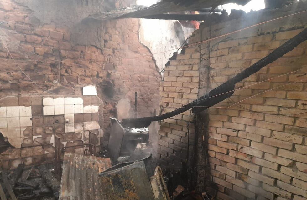 Se incendió una vivienda en Maipú y dos nenes y 2 adultos están graves