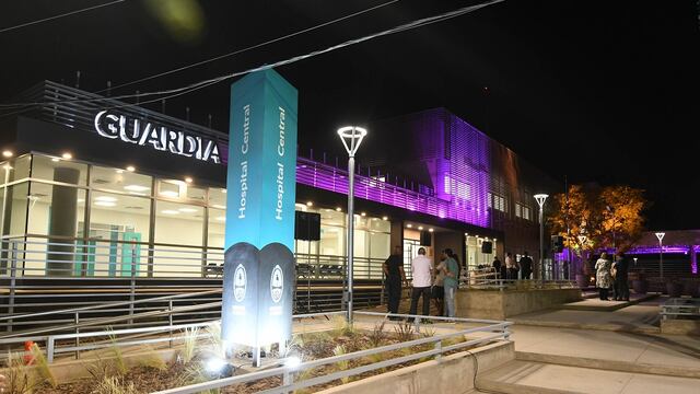 Un grupo de médicas del Hospital Central realizan el seguimiento remoto de pacientes leves de Covid que cursan la infección en sus doimicilios. José Gutiérrez/Los Andes