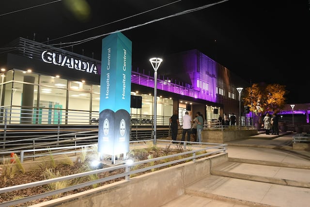 Un grupo de médicas del Hospital Central realizan el seguimiento remoto de pacientes leves de Covid que cursan la infección en sus doimicilios. José Gutiérrez/Los Andes