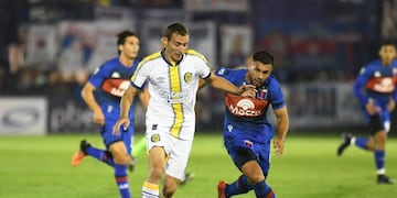 Marco Ruben ingresó como titular pero no tuvo chances claras en la etapa inicial.