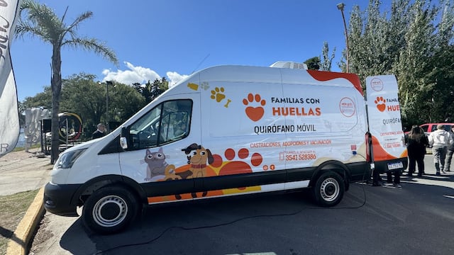 Quirofano móvil "Familia con huellas" Carlos Paz