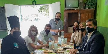 Los funcionarios asistentes observaron el trabajo de los voluntarios y calcularon el trabajo para el año que viene.