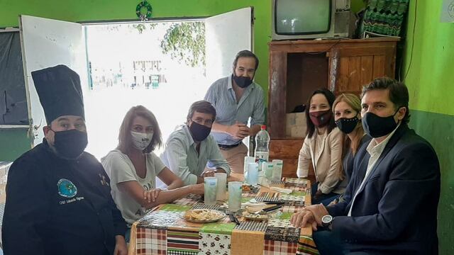 Los funcionarios asistentes observaron el trabajo de los voluntarios y calcularon el trabajo para el año que viene.