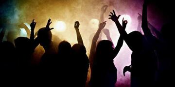 Fiestas Covid. Casi 300 jóvenes participaban de un evento clandestino en Quilino. (Imagen ilustrativa/Archivo).