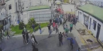 Sindicalistas de Camioneros protagonizaron un violento ataque contra una empresa en Avellaneda