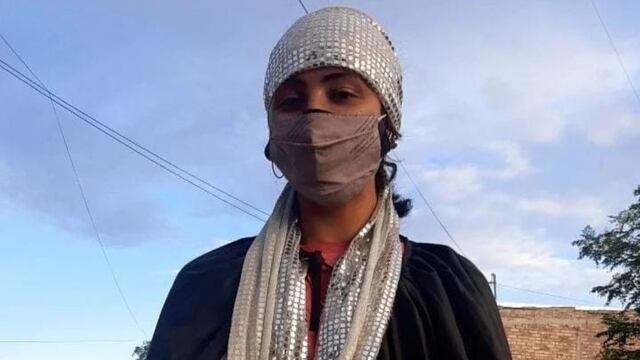 Una joven de Las Heras se disfrazó de Reina Maga para sorprender a los pequeños del departamento.