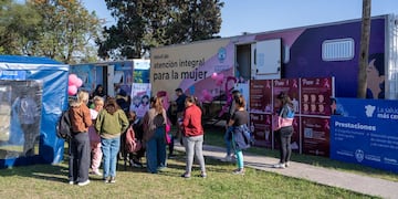 El programa recorre barrios y comunas con atención gratuita, estudios médicos y prevención. Acevedo y Medina Ruiz destacaron la cercanía del sistema sanitario con la comunidad.