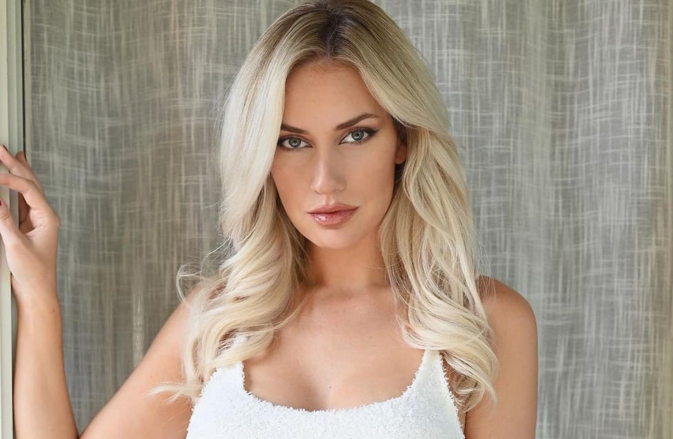 Paige Spiranac, la “golfista más linda del mundo”, posó a cara lavada y desde la cama