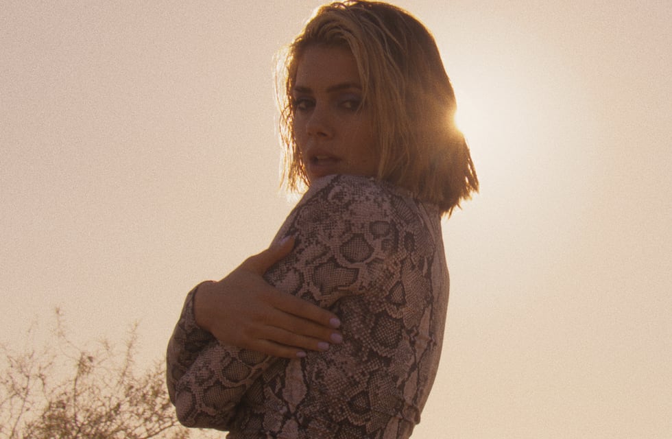 Natalie Pérez alucinó a sus fans mirando a cámara y luciendo el accesorio tendencia del 2025