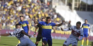 Sebastián Villa, delantero de Boca, en acción en la final que se jugó este domingo. Ahora quedó más complicado con la Justicia.