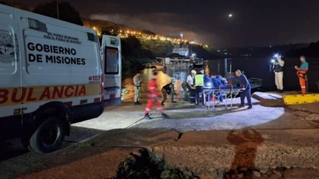 Puerto Iguazú: rescataron a dos personas que se había caído al río Paraná.