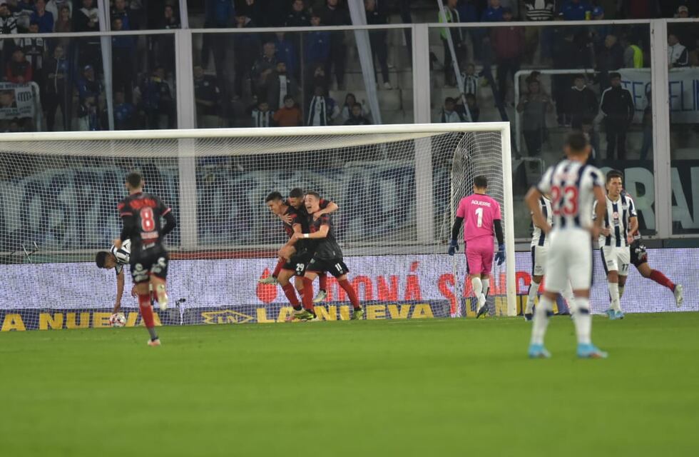 Talleres sigue sin hacer pie en la Liga Profesional y cayó de local ante Barracas Central