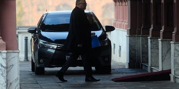 Matias Kulfas en su visita a la Rosada para presentar su renuncia. Foto: Clarín